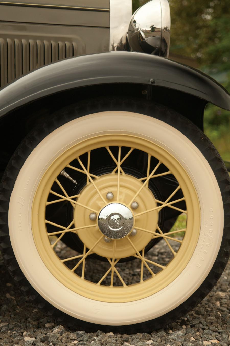  Ford Model A DeLuxe Roadster 1930 года  (фото 14 из 33)